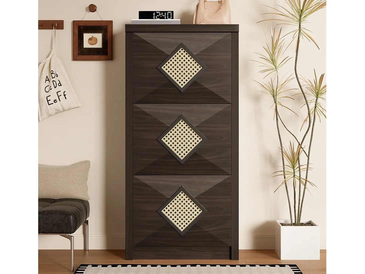 Sapateira vintage com decoração em rattan - 54 x 25 x 115 cm - com 3 compartimentos basculantes - aglomerado - cor natural escura