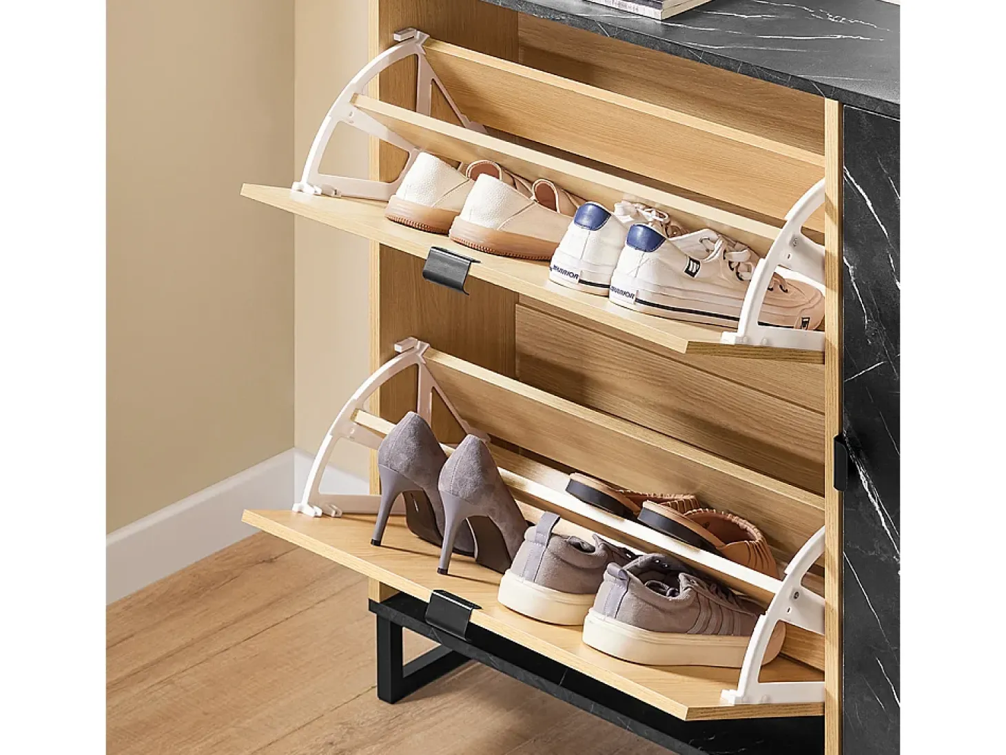 SoBuy Sapateira fina economizadora de espaço com 2 portas rebatíveis para 8 pares de sapatos design moderno em mármore preto e madeira clara fixação anti-inclinação