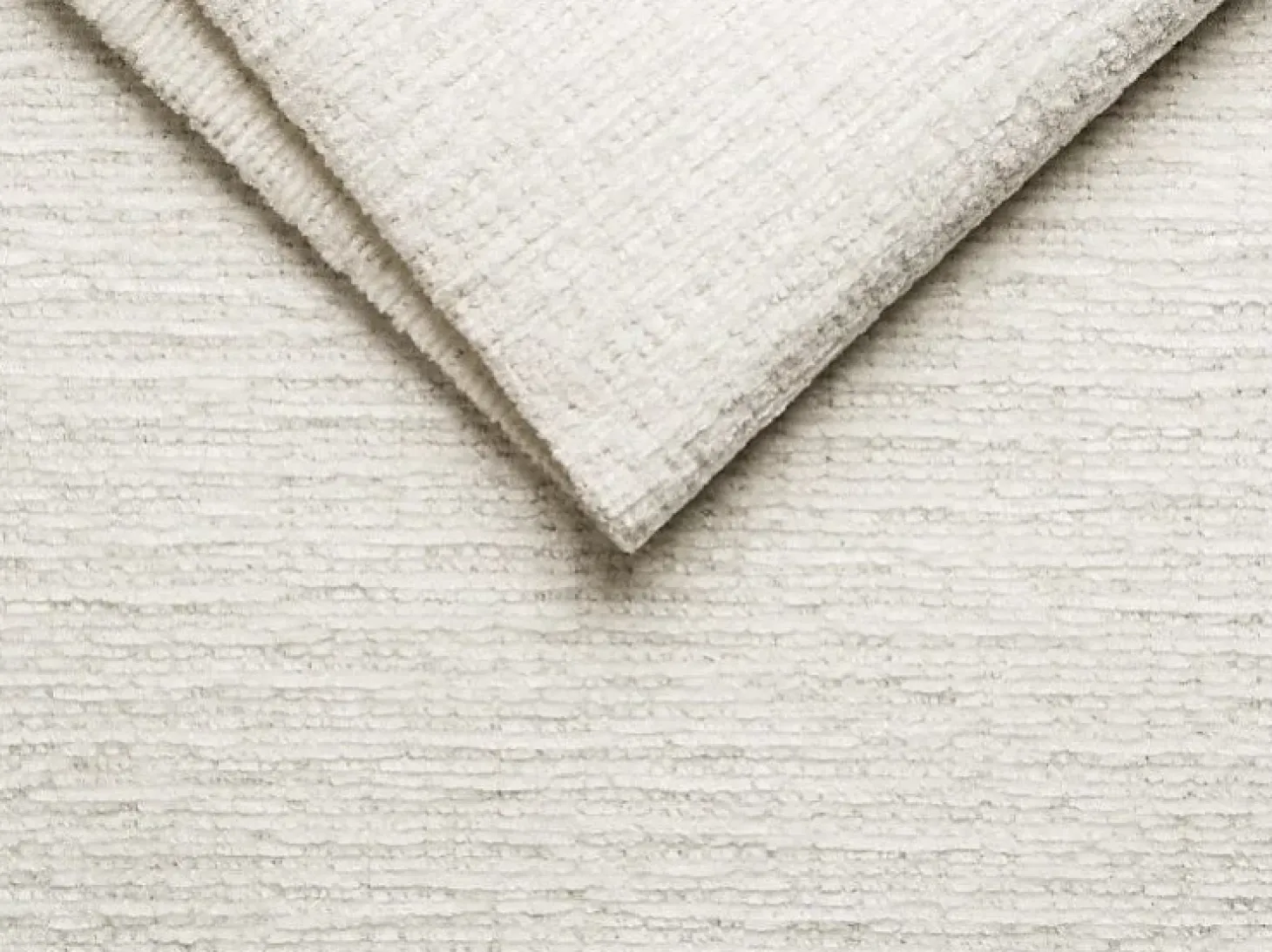 Sofá 4 lugares com conforto e assento profundo em tecido chenille bege GIANOLA da Maison Céphy