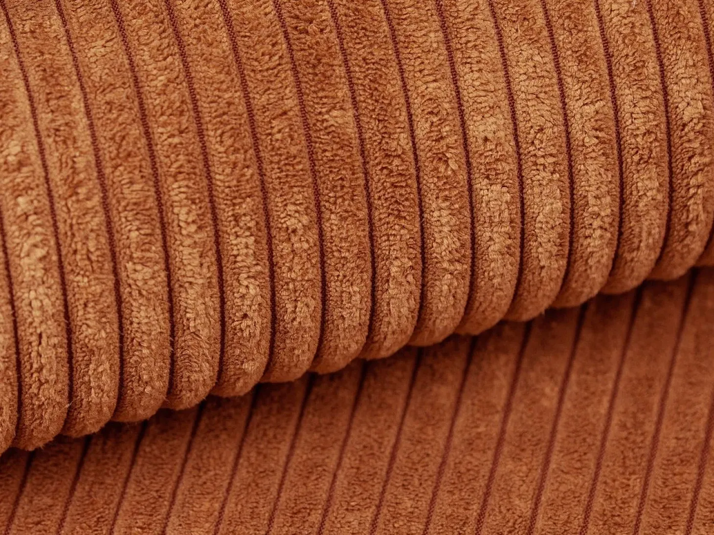 Sofá de 3 lugares assento profundo em veludo canelado terracota design PINETA