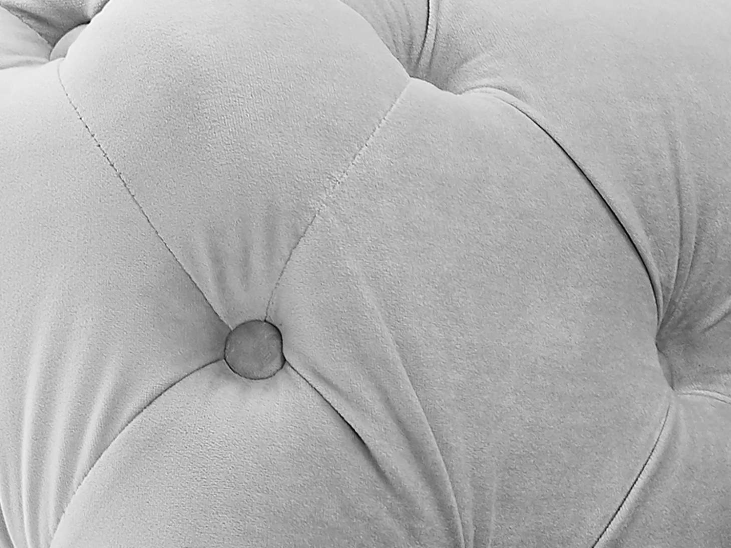 Sofá de 2 lugares chesterfield em veludo cinza-claro e pés em metal EDWINA