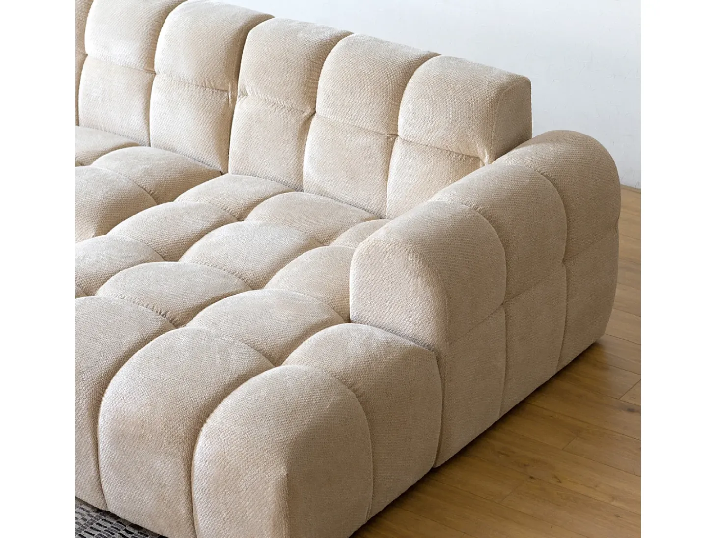 Sofá de canto de 3 lugares em veludo bege com chaise longue direita - Confortável e moderno