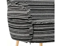 Sofá de dois lugares em tecido bouclé preto - Com bolsos laterais e duas almofadas.