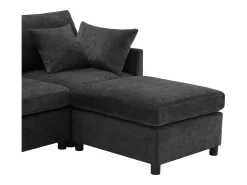 Sofá de quatro lugares em tecido chenille cinzento com 2 pufes e 6 almofadas.
