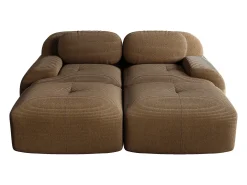 Sofá modular de 2 lugares com chaise longue em veludo cotelê marrom.