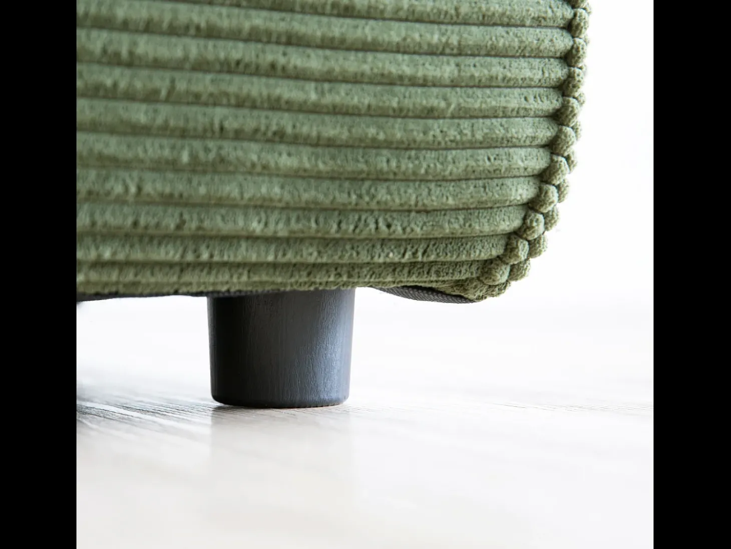 Sofá modular de 4 lugares em veludo cotelê verde Monroe