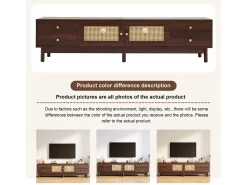 Suporte para TV, 180 cm de comprimento, em madeira escura com duas portas de rattan e quatro gavetas.