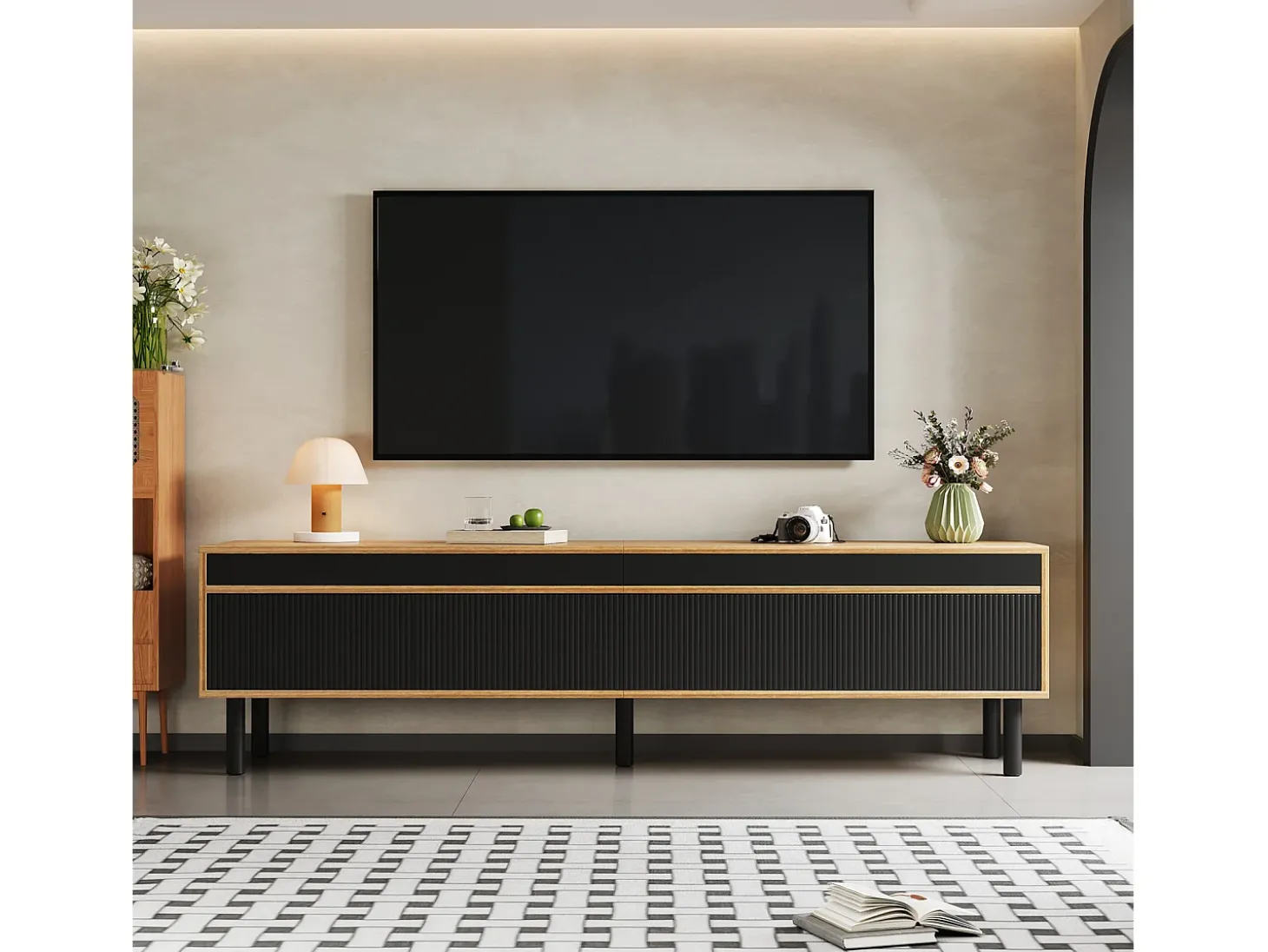 Suporte para TV com 4 portas e pés de madeira maciça, ideal para sala de estar e quarto, 170x38x47cm, nas cores preto e natural.