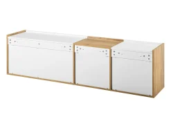 Suporte para TV, painel baixo em madeira e branco, que pode ser montado na parede ou colocado no chão.