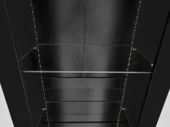 Vitrine alta com 3 prateleiras de vidro, corpo em MDF lacado preto, LED incluído - 55x38x166cm